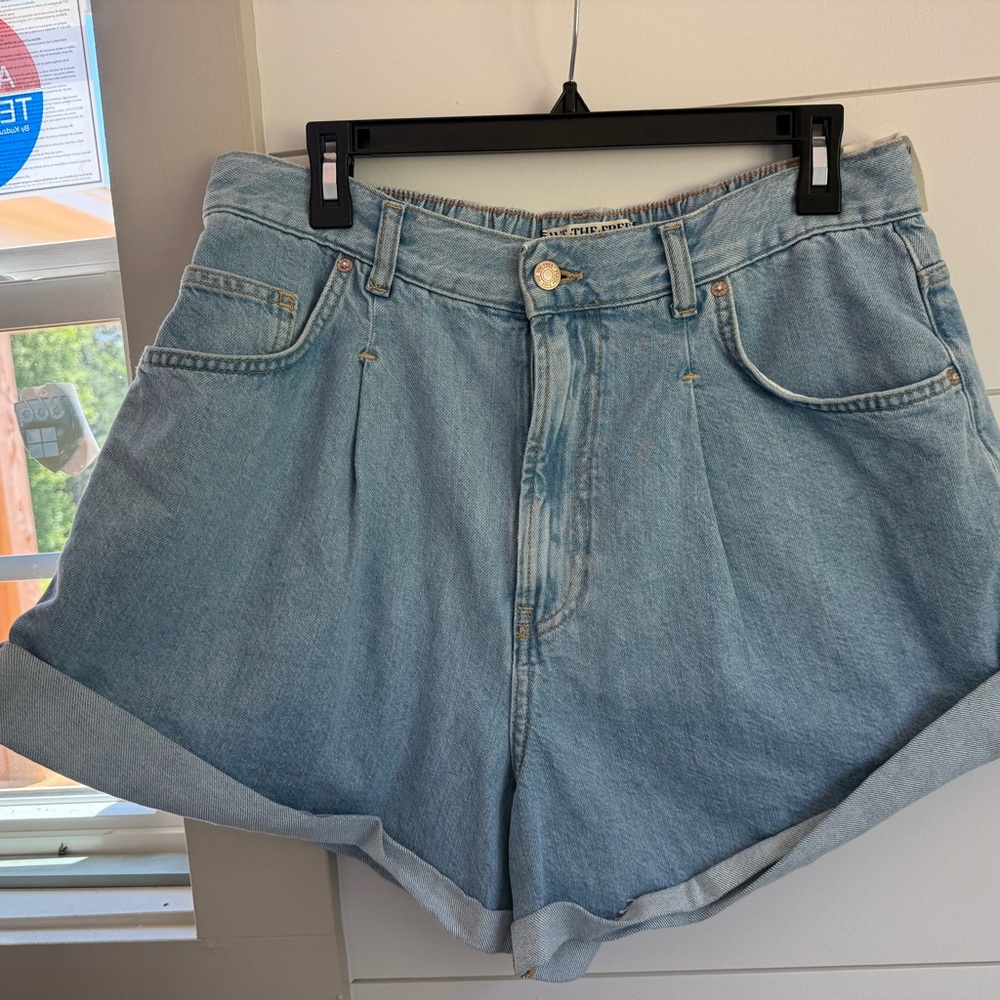 We The Free Danni Blue Jean Shorts Casual Cut-Off cuffed Style
